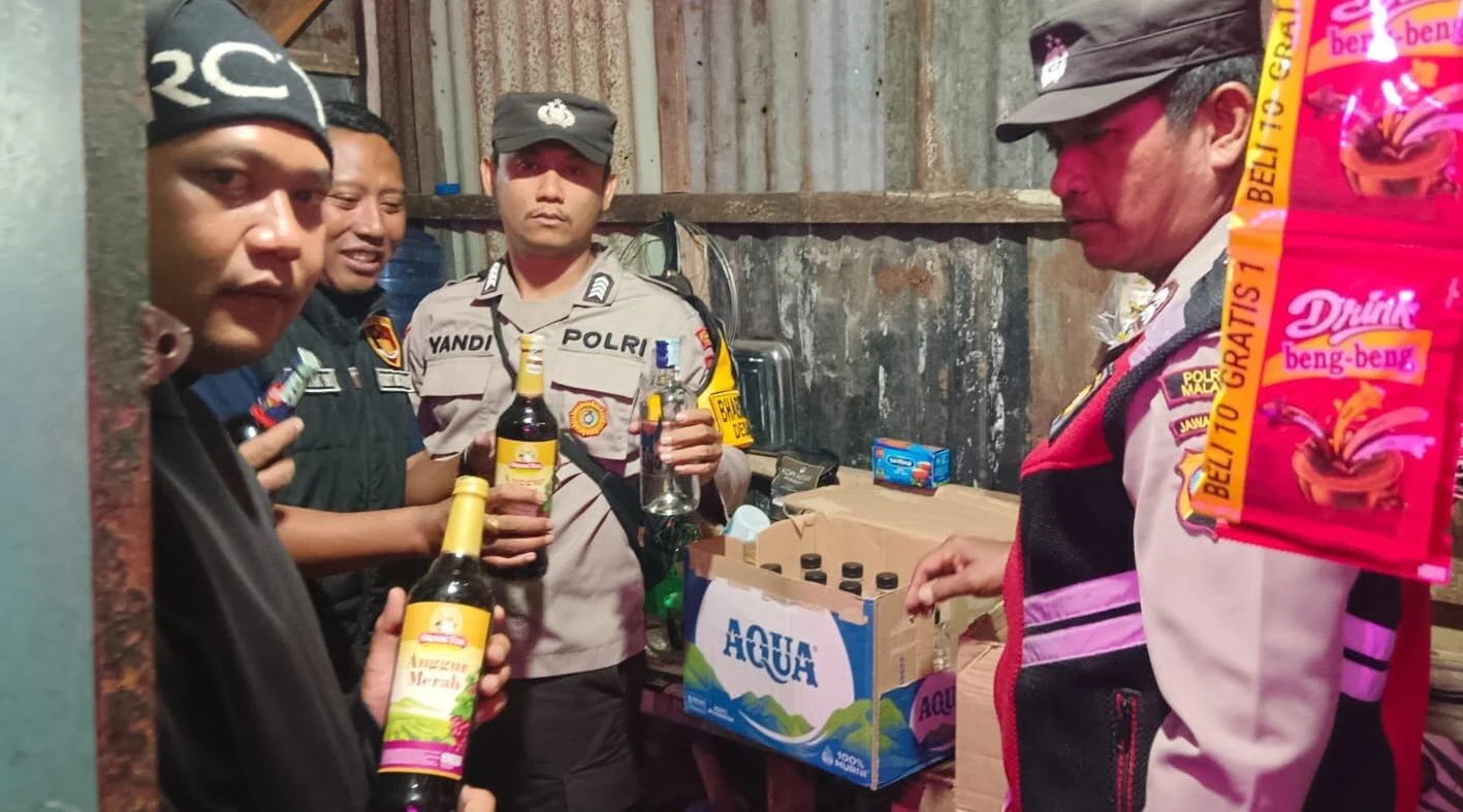Polres Malang Sita 1.770 Botol Miras Ilegal, Temukan Arak Bali di Tajinan