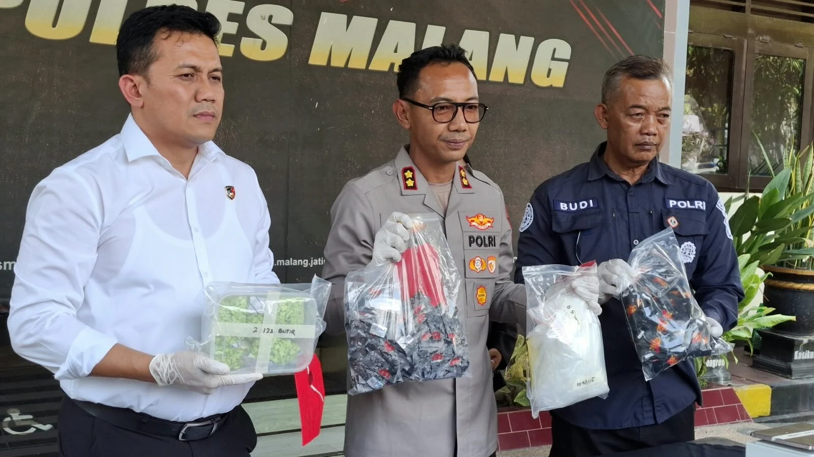 Polres Malang,Sabu - Polres Malang Ungkap Peredaran 1,1 Kg Sabu dari Jakarta, Kurir Ditangkap