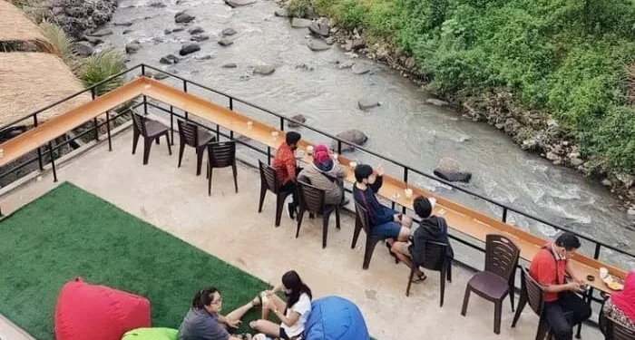 Rekomendasi Cafe Pinggir Sungai di Malang: Sajikan Tempat Ngopi yang Estetik dan Menyegarkan