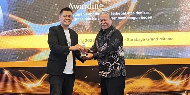 Rektor Unikama Raih Penghargaan Environmental Education Campus Innovator