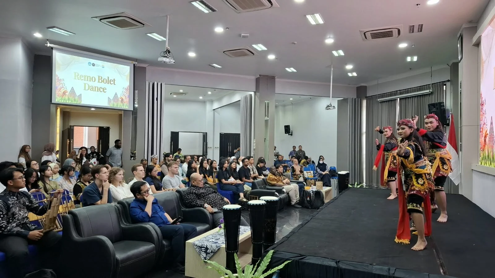 Sambut 32 Mahasiswa dari 23 Negara, FEB UB Kenalkan Budaya Nusantara di Cultural Day 2026
