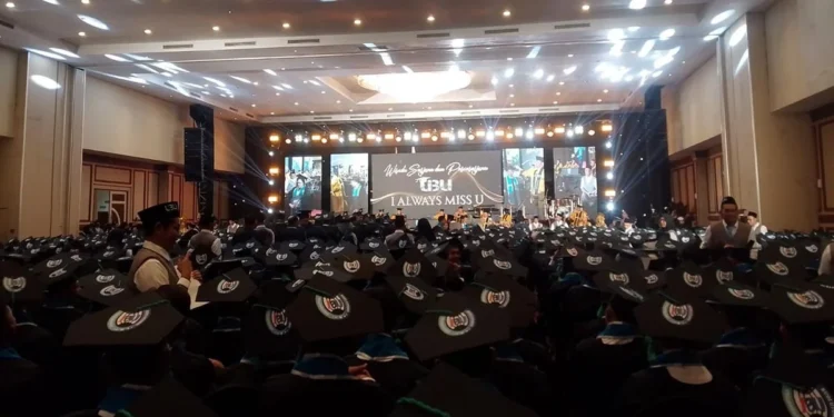 Wisuda UIBU Malang: Wisudawan Galang Kepedulian untuk Korban Bencana