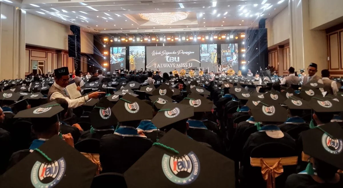 Wisuda Uibu Malang Wisudawan Galang Kepedulian Untuk Korban Bencana 18