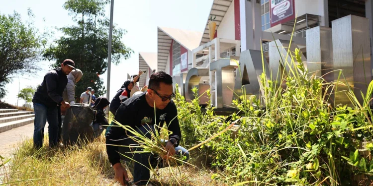 World Cleanup Day 2026 di Kota Batu Diwarnai Kerja Bakti Massal dan Aksi Mural