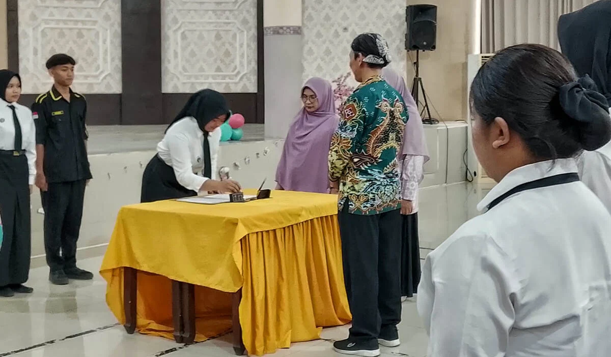 86 Siswa SMKN 2 Malang Dilantik Jadi Pengurus OSIS dan MPK