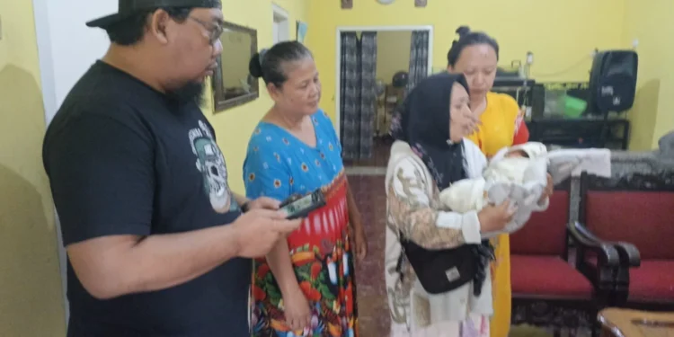 Bayi Perempuan Ditemukan dalam Kardus Mi Instan di Sukun Malang, Polisi Telusuri CCTV