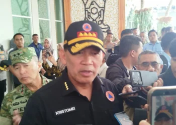 BNPB Kerahkan Helikopter Water Bombing untuk Padamkan Karhutla Gunung Arjuno