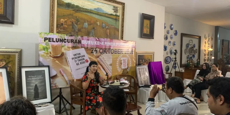 Buku "Untuk Perempuan 17 Tahun ke Atas" Karya Rinda Puspasari Ajak Pembaca Refleksikan Pilihan Hidup