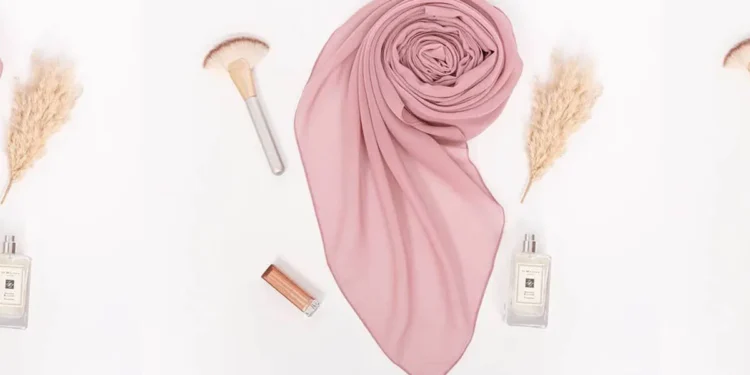 Cara Memakai Kerudung Segiempat untuk Wajah Bulat agar Terlihat Tirus