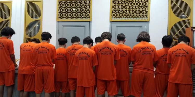 Diduga Bawa Bom Molotov Saat Aksi Demo, 13 Pemuda di Kota Malang Ditangkap Polisi
