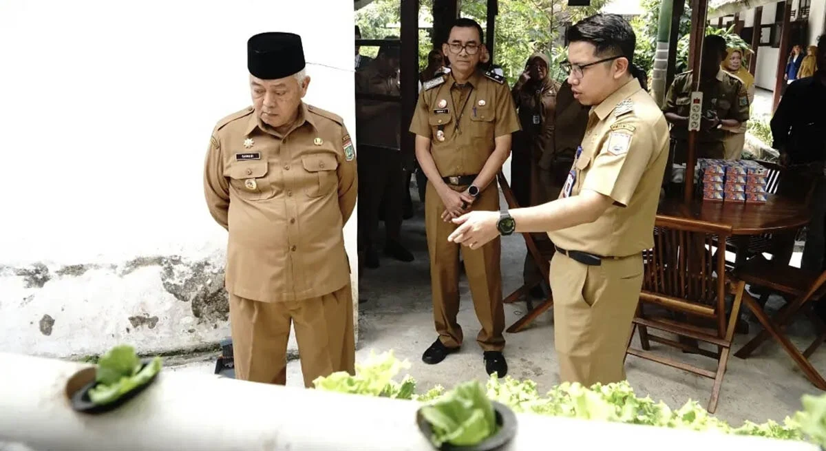 Eco-Office DLH Kabupaten Malang Terapkan Panel Surya dan Biogas
