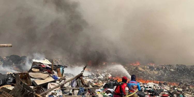 Gunung Sampah di TPA Supit Urang Kota Malang Terbakar