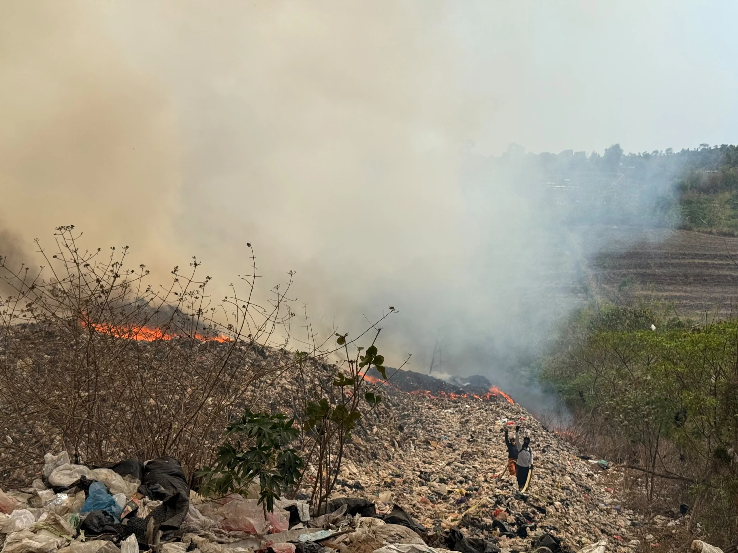 Gunung Sampah di TPA Supit Urang Kota Malang Terbakar