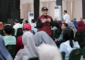 Gus Ipul Puji Agen Perlinsos Gowa yang Bantu Ratusan Orang Daftar Bansos