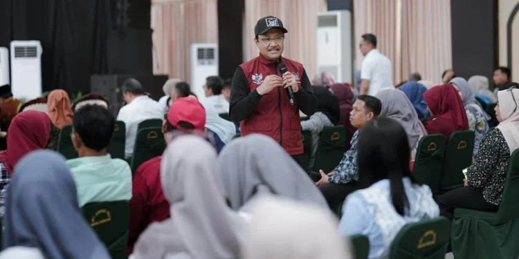Gus Ipul Puji Agen Perlinsos Gowa yang Bantu Ratusan Orang Daftar Bansos