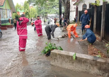 Hujan Deras Mengguyur Kota Batu Hari Ini, Sejumlah Titik Tergenang Banjir