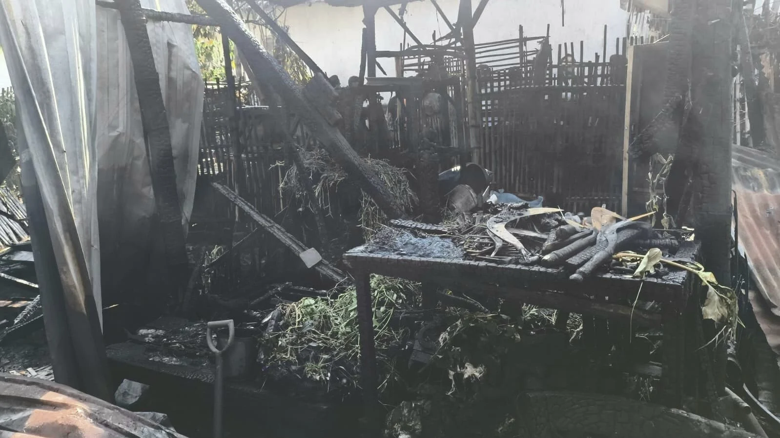Kandang Ayam dan Gudang Pupuk Terbakar di Junrejo Kota Batu