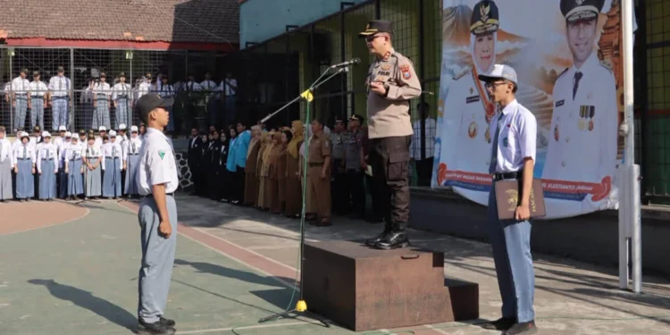 Kapolres Batu Sambangi Siswa SMAN 2, Tekankan Bahaya Bullying
