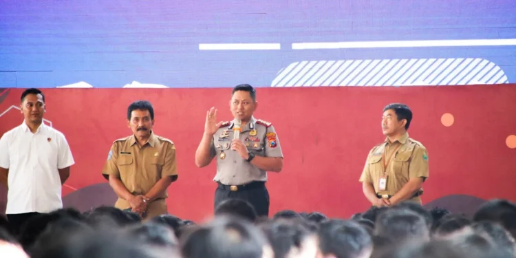 Kapolresta Malang Kota Bekali Siswa SMKN 4 Wawasan Kebangsaan untuk Cegah Kenakalan Remaja