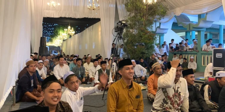 Sejumlah santri dan alumni dalam acara Pentas Kenangan, kamis malam (23/10/2026). Foto: Irham Thoriq