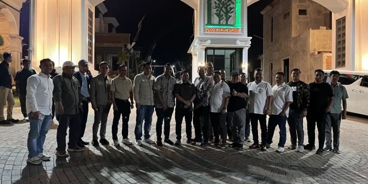 Ketua Umum DPP dan Ketua DPD Apersi Korwil Malang saat mengunjungi Atlantis Icon. Foto/dok