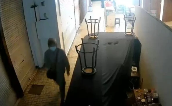 Tangkapan layar saat terduga maling ponsel masuk ke area lapak Gajah Mada Plaza Malang (ist)