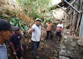 Mandi Lumpur, Wali Kota Batu Gercep Perbaiki Infrastruktur Terdampak Banjir Pekan Ini