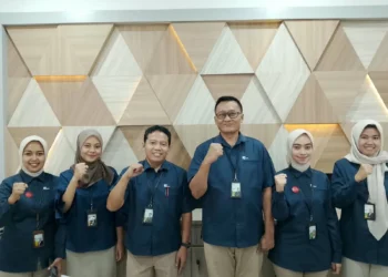 Kepala Pegadaian Cabang Malang, Mulyono Edy Susanto bersama jajaran dan tim Pegadaian Malang (M Sholeh)
