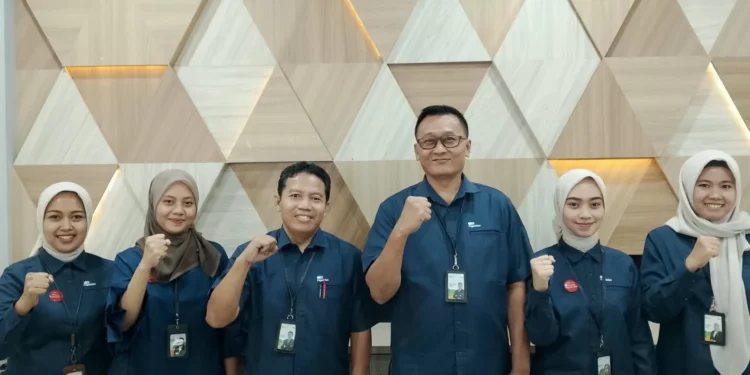 Kepala Pegadaian Cabang Malang, Mulyono Edy Susanto bersama jajaran dan tim Pegadaian Malang (M Sholeh)