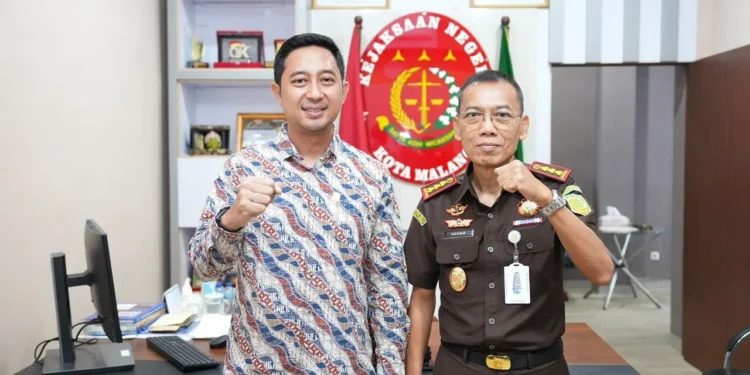 PLN UP3 Malang berkunjung ke Kejaksaan Negeri Kota Malang. Foto/dok