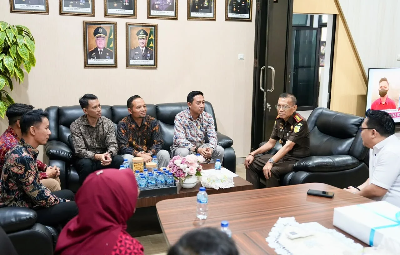 PLN UP3 Malang berkunjung ke Kejaksaan Negeri Kota Malang. Foto/dok