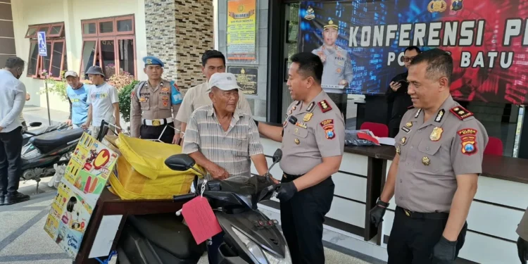 Pelaku Ditangkap, Polres Batu Langsung Kembalikan Motor Kakek Penjual Es Krim