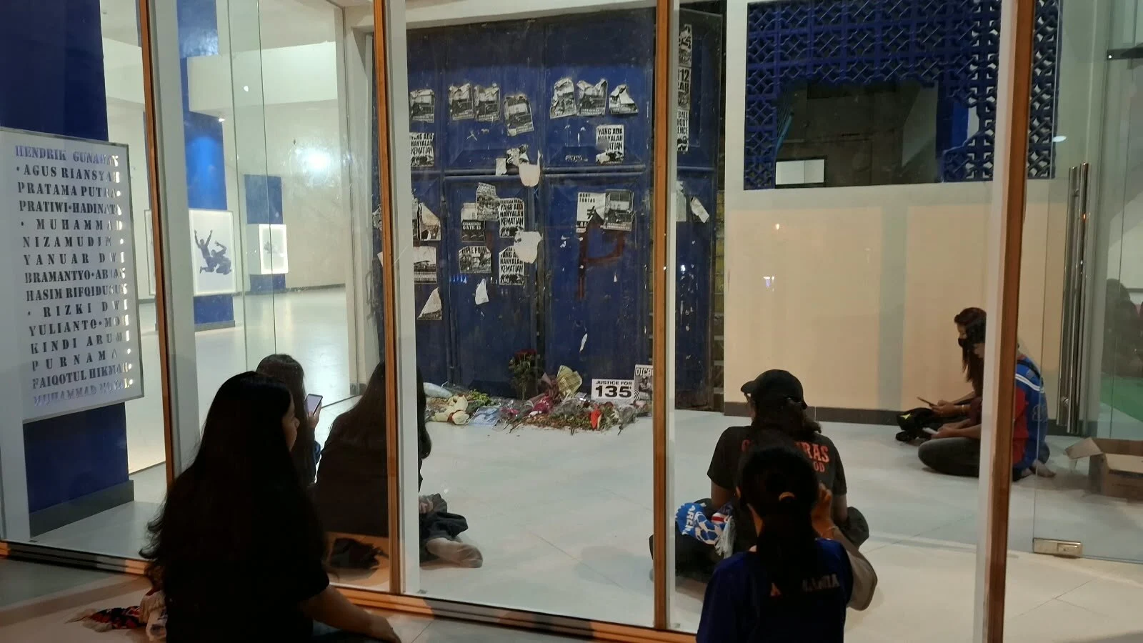 Peringatan 4 Tahun Tragedi Kanjuruhan, Gate 13 Dipadati Peziarah
