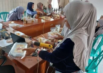 Polinema Dampingi UMKM Tulusbesar Tingkatkan Kualitas Kemasan Produk