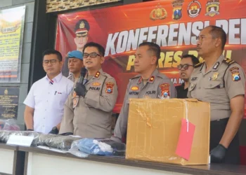 Konferensi pers ungkap kasus peredaran ganja Satresnarkoba Polres Batu. Foto: Azmy