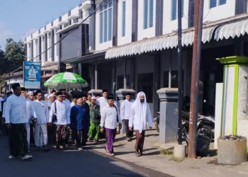 Ribuan Santri Alumni Raudlatul Ulum 1 Ikuti Ziarah Akbar KH Yahya Syabrowi