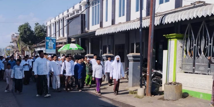 Ribuan Santri Alumni Raudlatul Ulum 1 Ikuti Ziarah Akbar KH Yahya Syabrowi