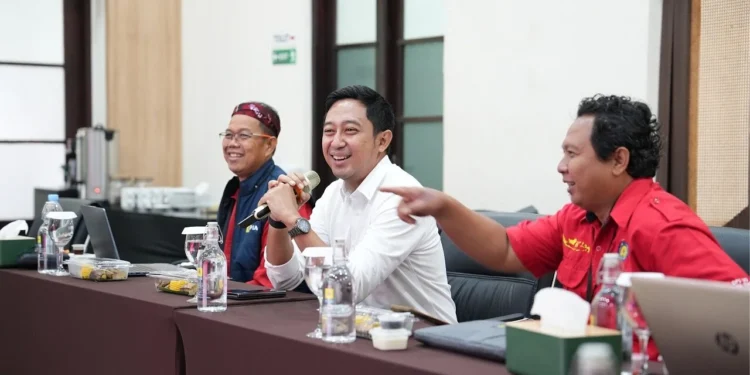 PLN UP3 Malang memperkuat sinergi dengan serikat pekerja. Foto/dok