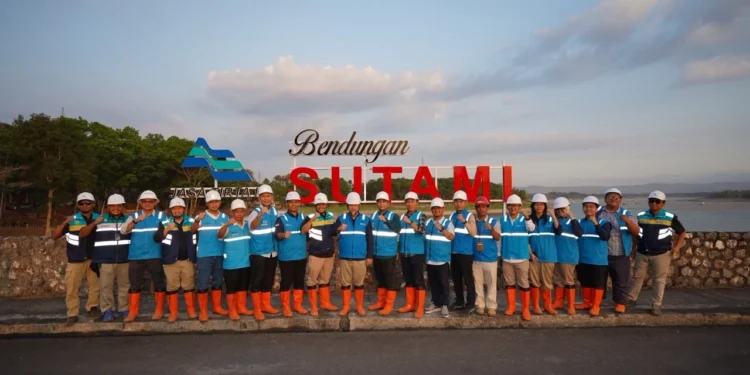 Semangat Sumpah Pemuda, PLN UP3 Malang Dukung Percepatan Transisi Energi melalui Proyek PLTS Terapung Karangkates 100 MWac atau 133 MWp