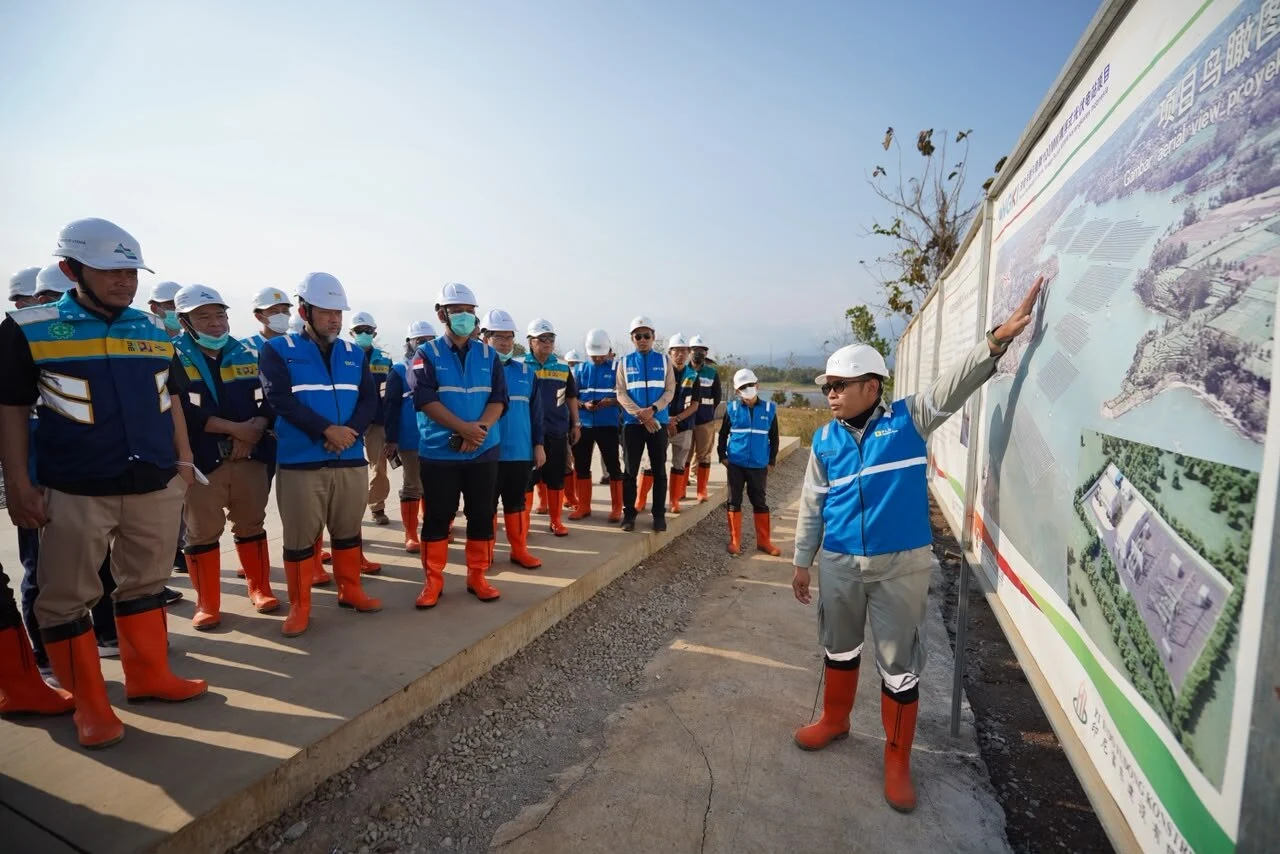 Semangat Sumpah Pemuda, PLN UP3 Malang Dukung Percepatan Transisi Energi melalui Proyek PLTS Terapung Karangkates 100 MWac atau 133 MWp