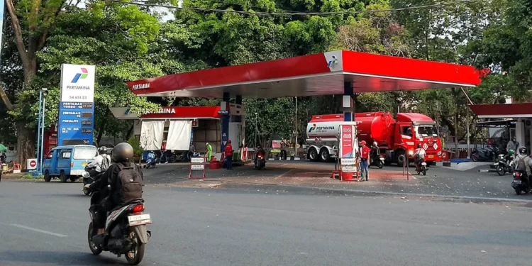SPBU Kota Malang Kosong dan Antre Panjang, Pertalite Langka?