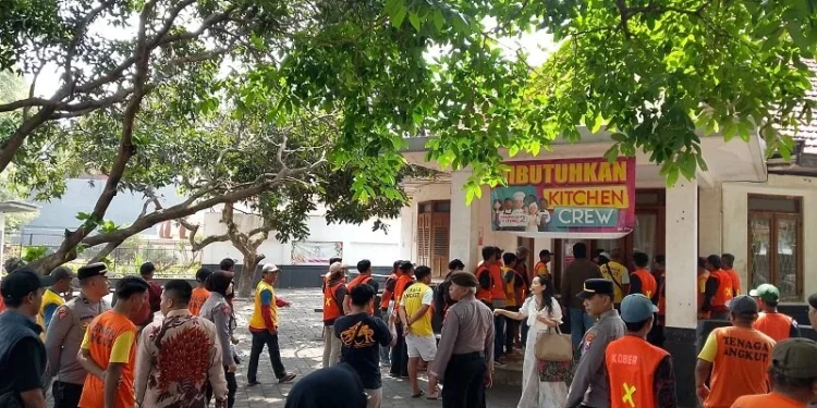 Tegang, Eksekusi Rumah dan Kedai Kopi di Simpang Balapan Malang