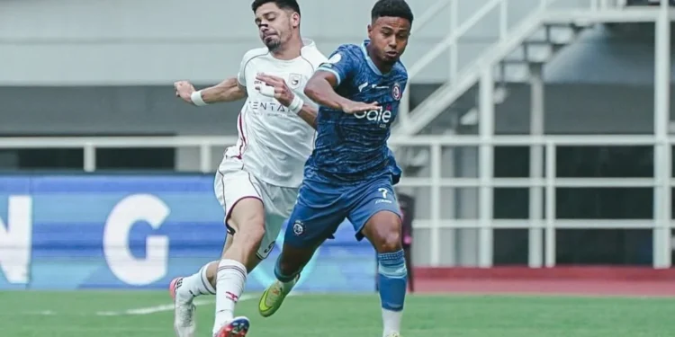 Telan Kekalahan Perdana, Marcos Santos Sebut Lini Pertahanan Arema FC Hilang Fokus