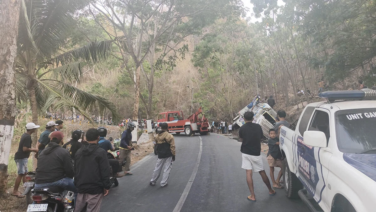 Truk Bermuatan Sound System Tabrak Motor di Sumawe, 1 Orang Tewas