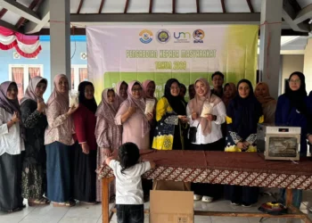 Universitas Negeri Malang Dampingi Warga Benjor Olah Pisang Rojomolo Jadi Tepung