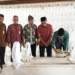 Wali Kota Batu Nurochman beserta jajaran saat ziarah makam Mbah Batu jelang HUT Kota Batu ke-25. Foto: Dok.