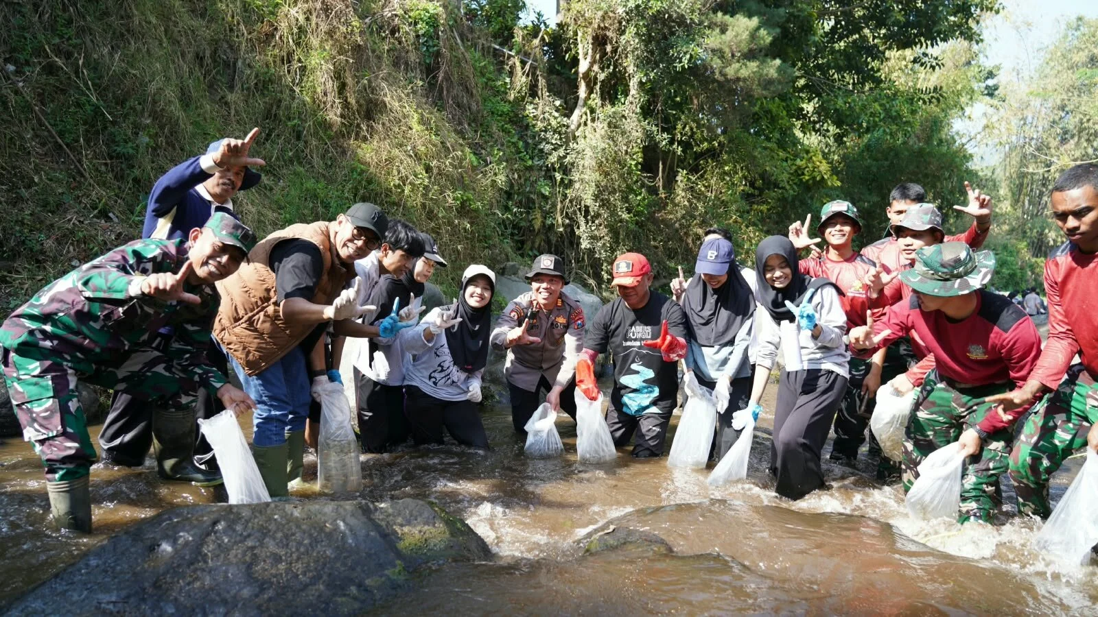 Wali Kota Batu Nurochman Ajak Warga Pilah Sampah Untuk Jaga Sungai Brantas 1