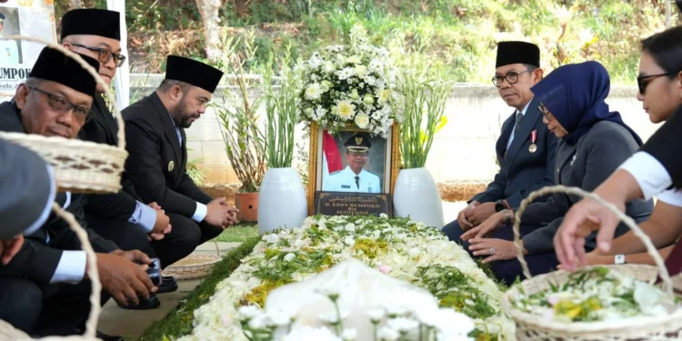 Wali Kota Batu Ziarah ke Makam Imam Kabul dan Eddy Rumpoko