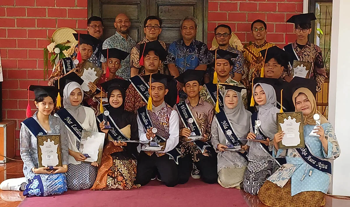 Wildani, Teman Tuli yang Jadi Wisudawan Terbaik Rumah Batik TBIG Pekalongan